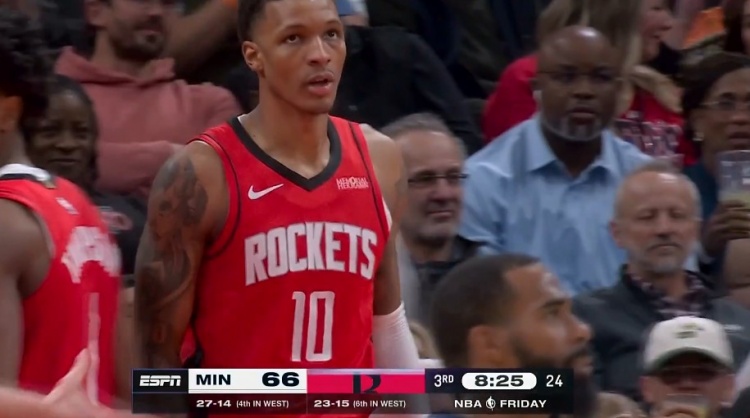 终于开张！小贾巴里·史密斯强突戈贝尔上篮2+1 本场个人首分！