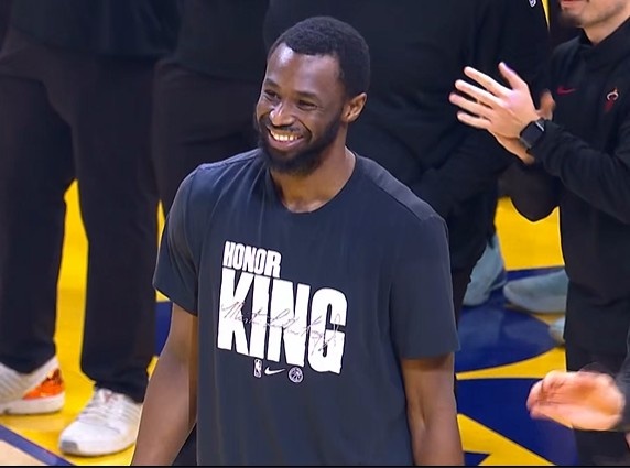 福利彩票开奖结果-功勋旧臣！勇士主场赛前介绍维金斯 嘴哥笑容依旧温暖纯真